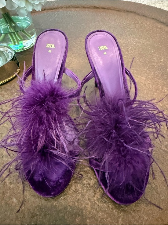 Zara Shoes - Zara Purple Feather Slide Mules